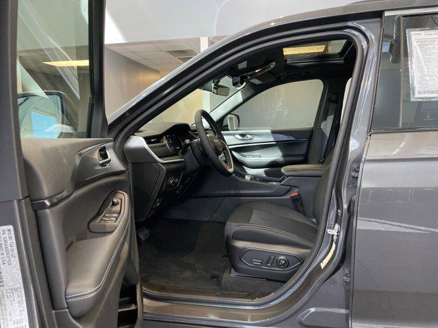 new 2025 Jeep Grand Cherokee car, priced at $42,170