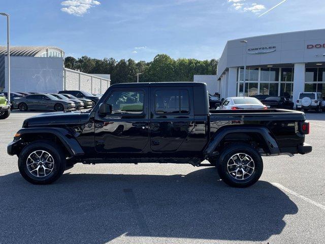 new 2024 Jeep Gladiator car, priced at $46,075