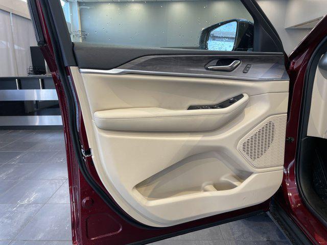 new 2025 Jeep Grand Cherokee car, priced at $43,720