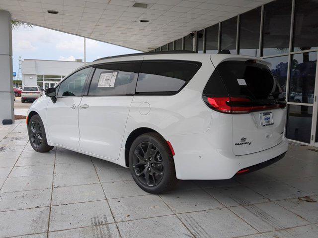 new 2024 Chrysler Pacifica car, priced at $46,415