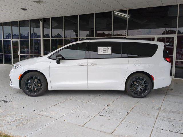 new 2024 Chrysler Pacifica car, priced at $46,415