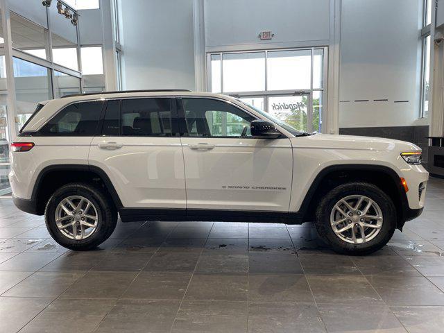 new 2025 Jeep Grand Cherokee car, priced at $38,008