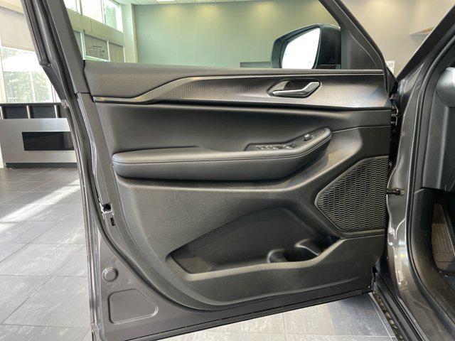 new 2025 Jeep Grand Cherokee L car, priced at $42,179