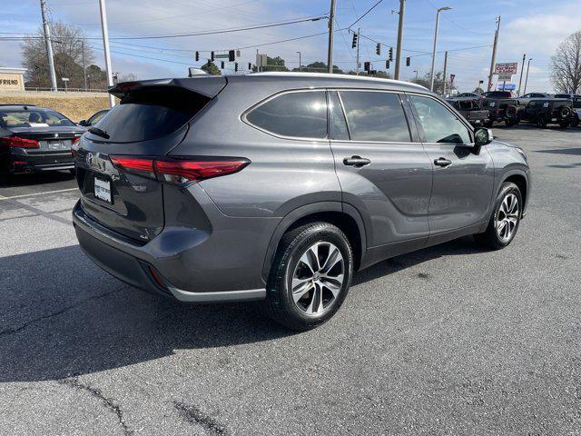 used 2021 Toyota Highlander car, priced at $34,997