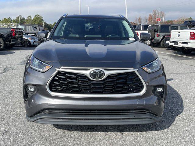 used 2021 Toyota Highlander car, priced at $34,997