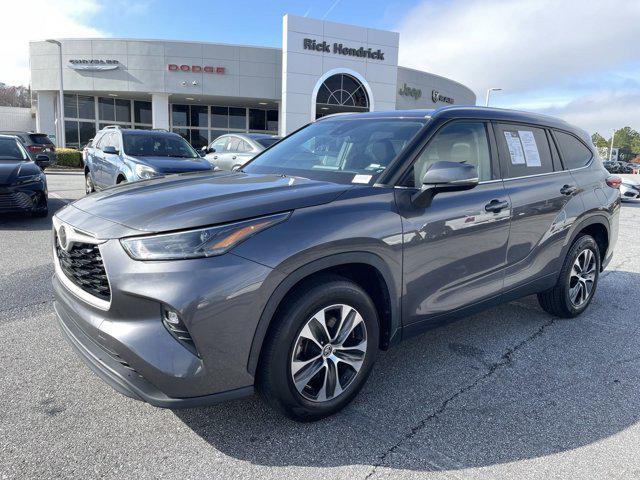 used 2021 Toyota Highlander car, priced at $34,997