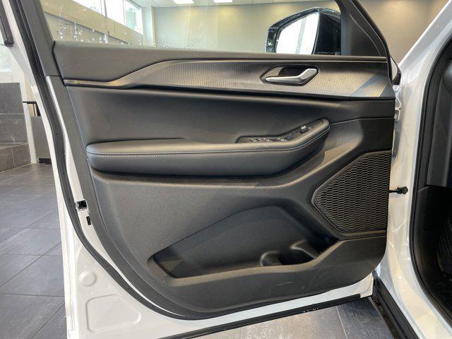 new 2025 Jeep Grand Cherokee car, priced at $38,080