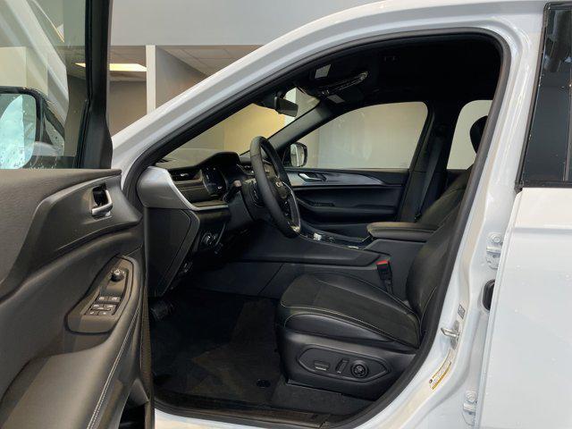 new 2025 Jeep Grand Cherokee car, priced at $38,080