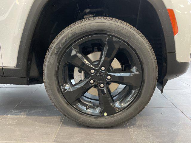 new 2025 Jeep Grand Cherokee car, priced at $38,080