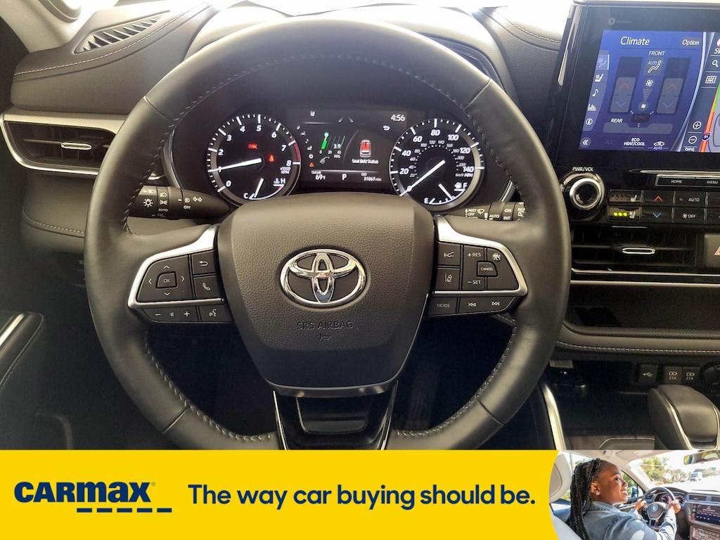 used 2021 Toyota Highlander car, priced at $40,998