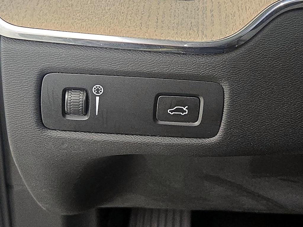 used 2022 Volvo XC60 car, priced at $32,998