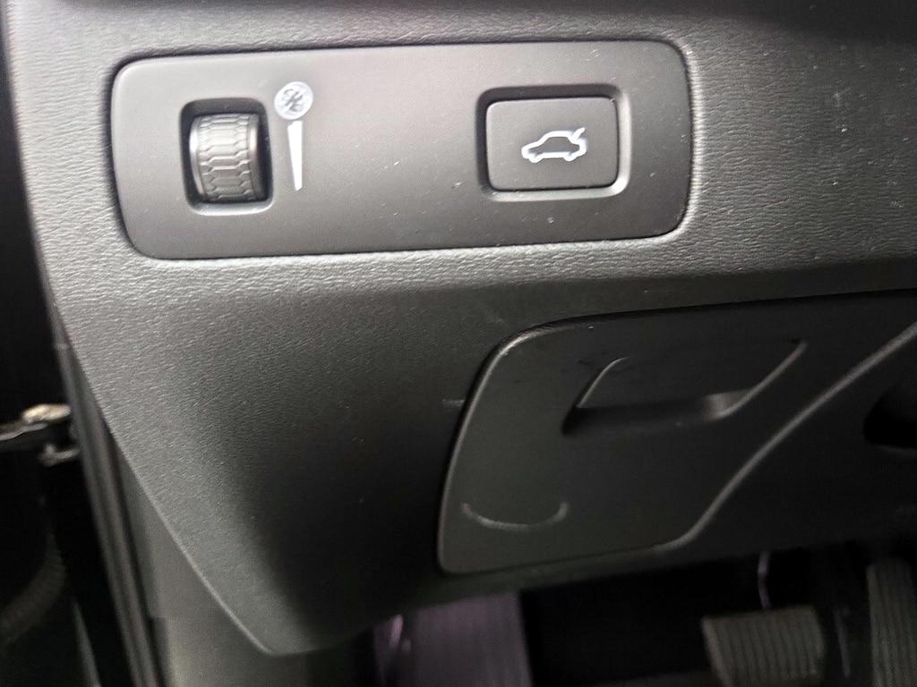 used 2022 Volvo XC90 car, priced at $31,998