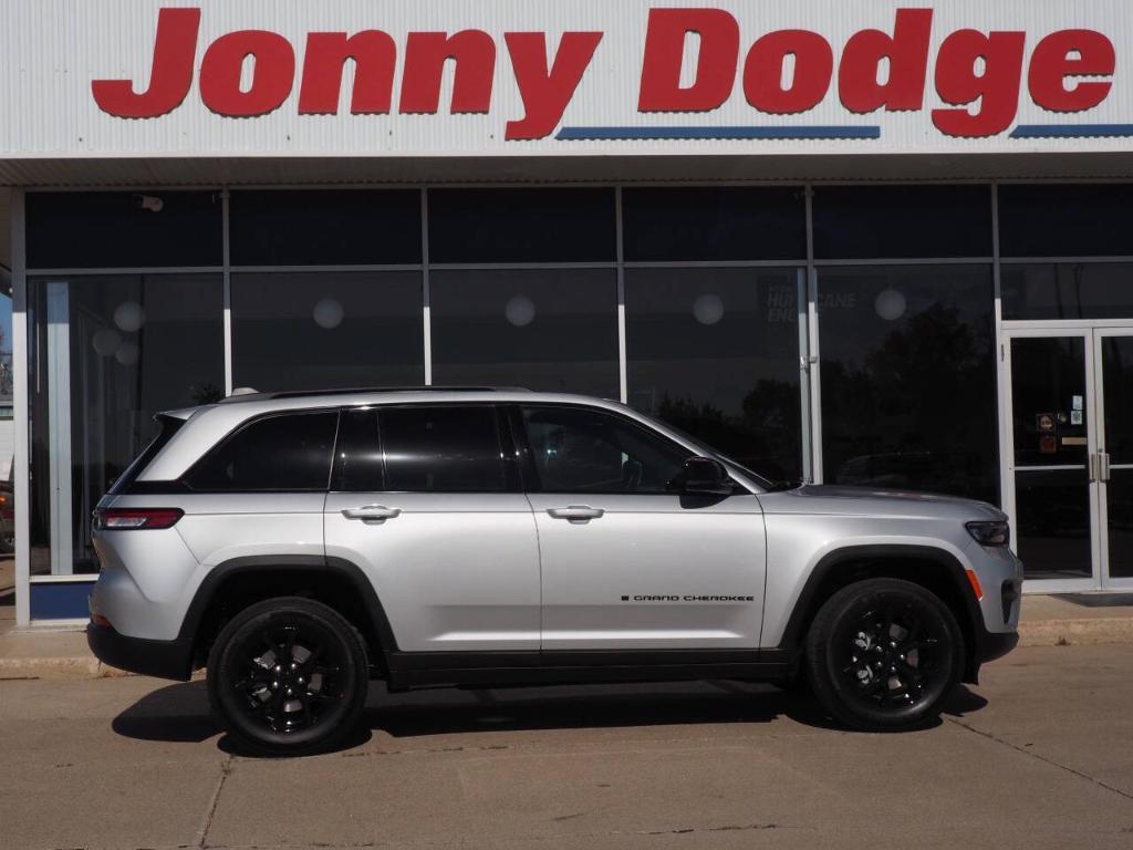 new 2025 Jeep Grand Cherokee car, priced at $44,530