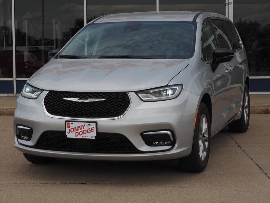 new 2024 Chrysler Pacifica car, priced at $44,140