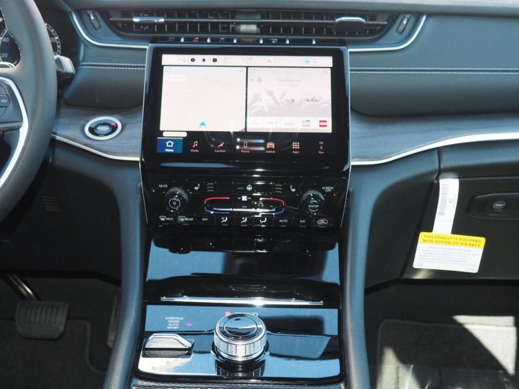 new 2025 Jeep Grand Cherokee car, priced at $45,267
