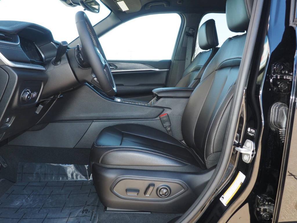 new 2025 Jeep Grand Cherokee car, priced at $45,267