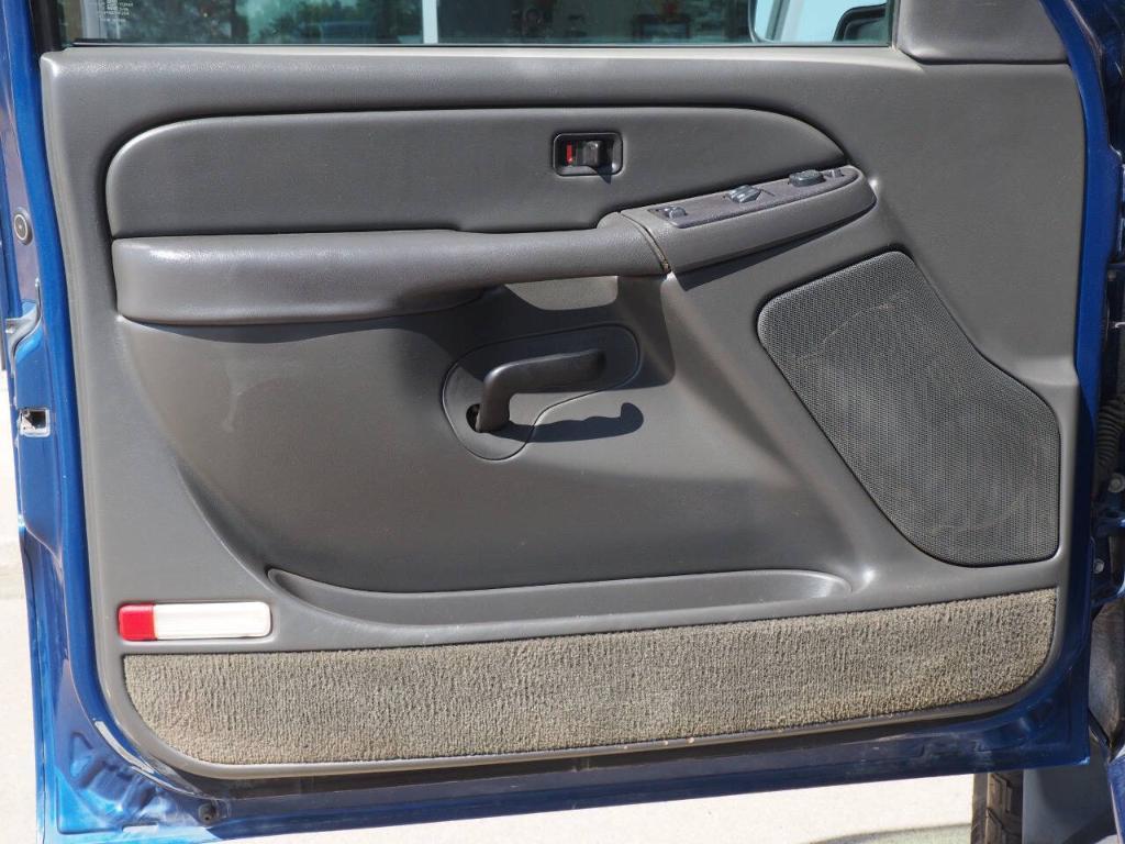 used 2004 Chevrolet Silverado 2500 car, priced at $11,900