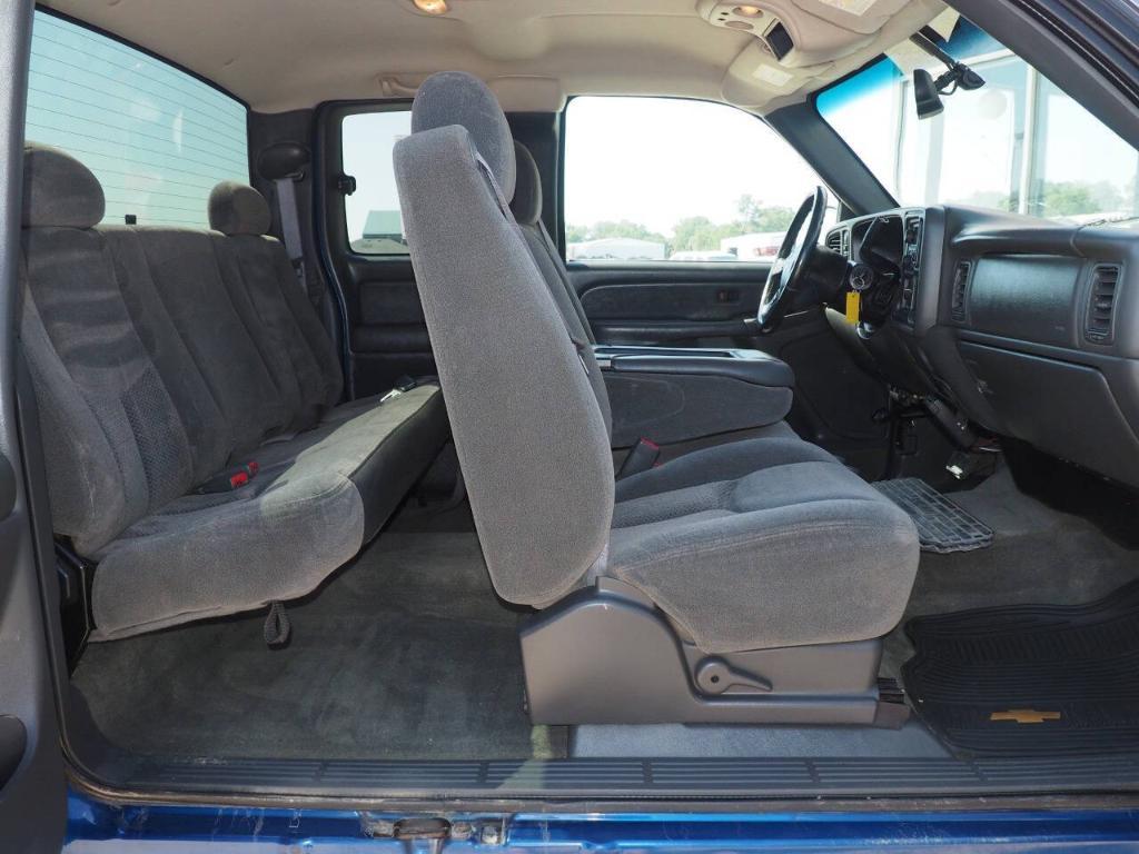 used 2004 Chevrolet Silverado 2500 car, priced at $11,900