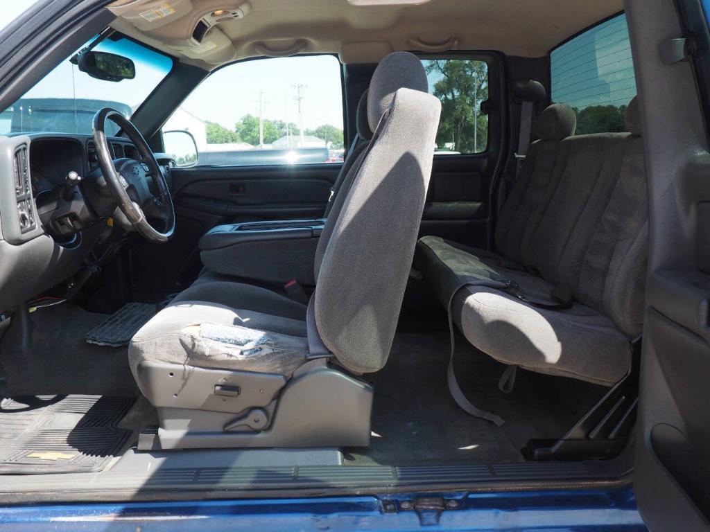 used 2004 Chevrolet Silverado 2500 car, priced at $11,900