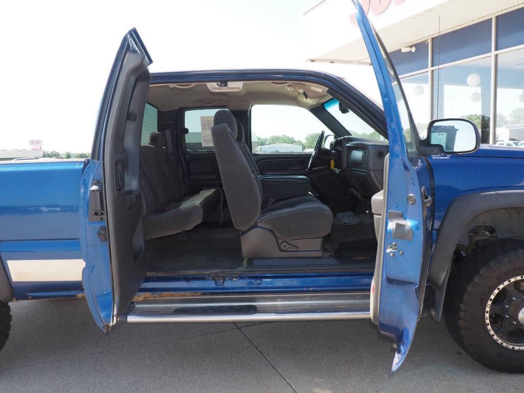 used 2004 Chevrolet Silverado 2500 car, priced at $11,900