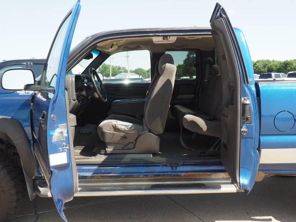 used 2004 Chevrolet Silverado 2500 car, priced at $11,900