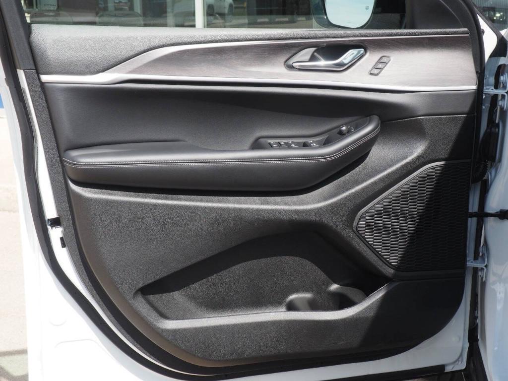 new 2025 Jeep Grand Cherokee L car, priced at $51,625