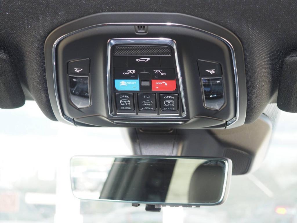 new 2025 Jeep Grand Cherokee car, priced at $48,066