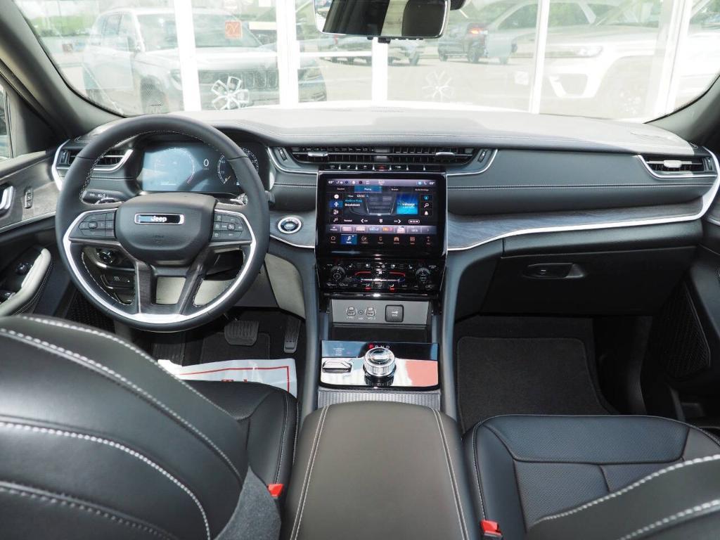 new 2025 Jeep Grand Cherokee car, priced at $48,066
