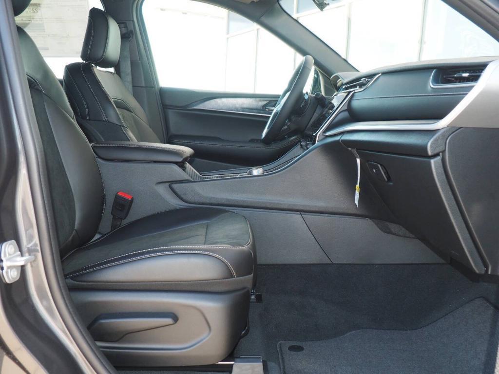 new 2025 Jeep Grand Cherokee car, priced at $43,980