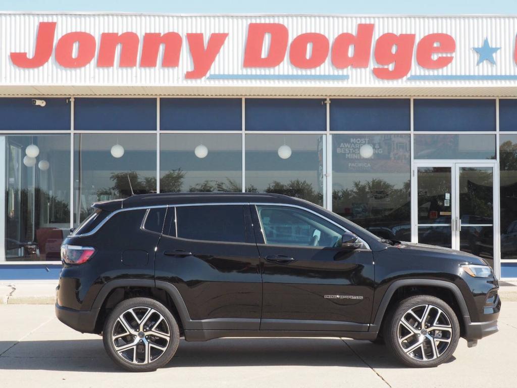 new 2025 Jeep Compass car, priced at $31,585