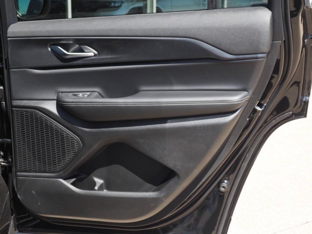 new 2025 Jeep Grand Cherokee L car, priced at $42,962