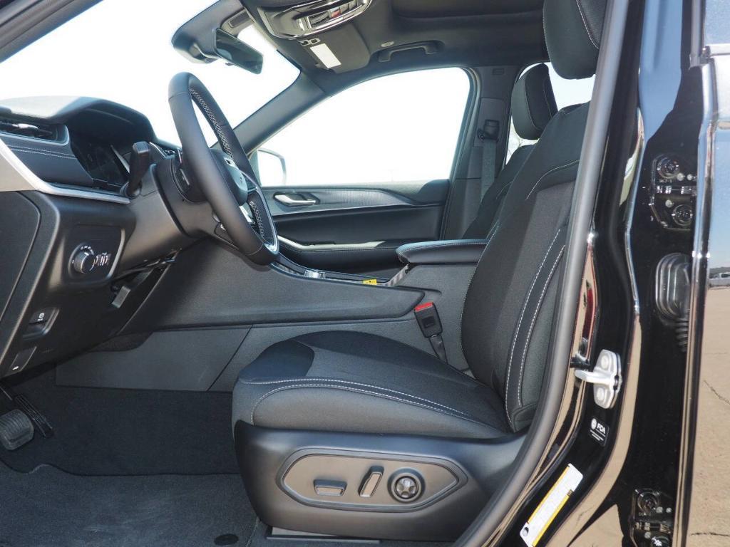 new 2025 Jeep Grand Cherokee L car, priced at $42,962