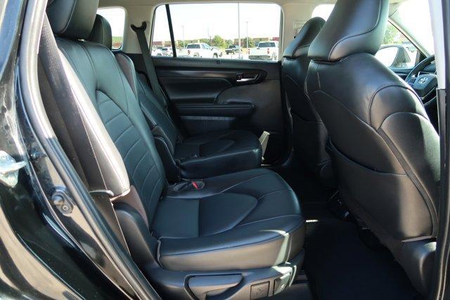 used 2021 Toyota Highlander car, priced at $32,977