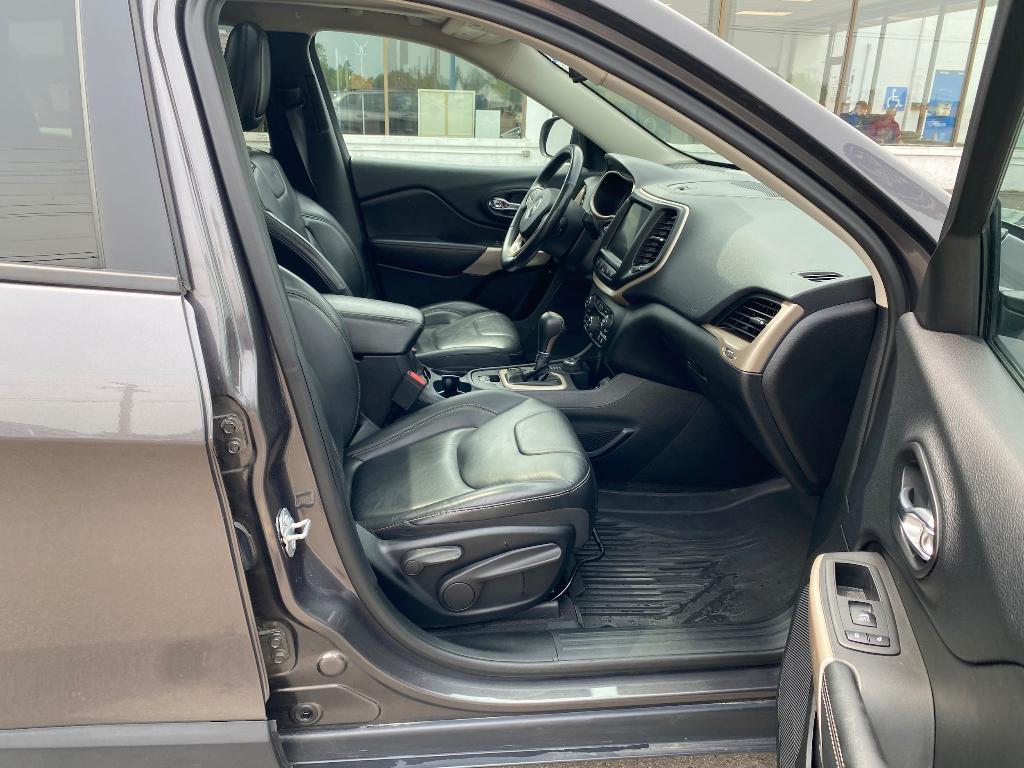 used 2018 Jeep Cherokee car, priced at $19,504