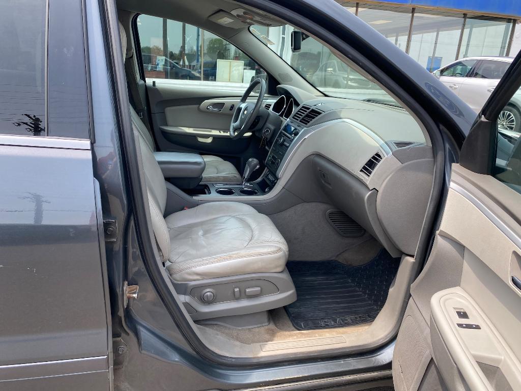 used 2010 Chevrolet Traverse car, priced at $1,900