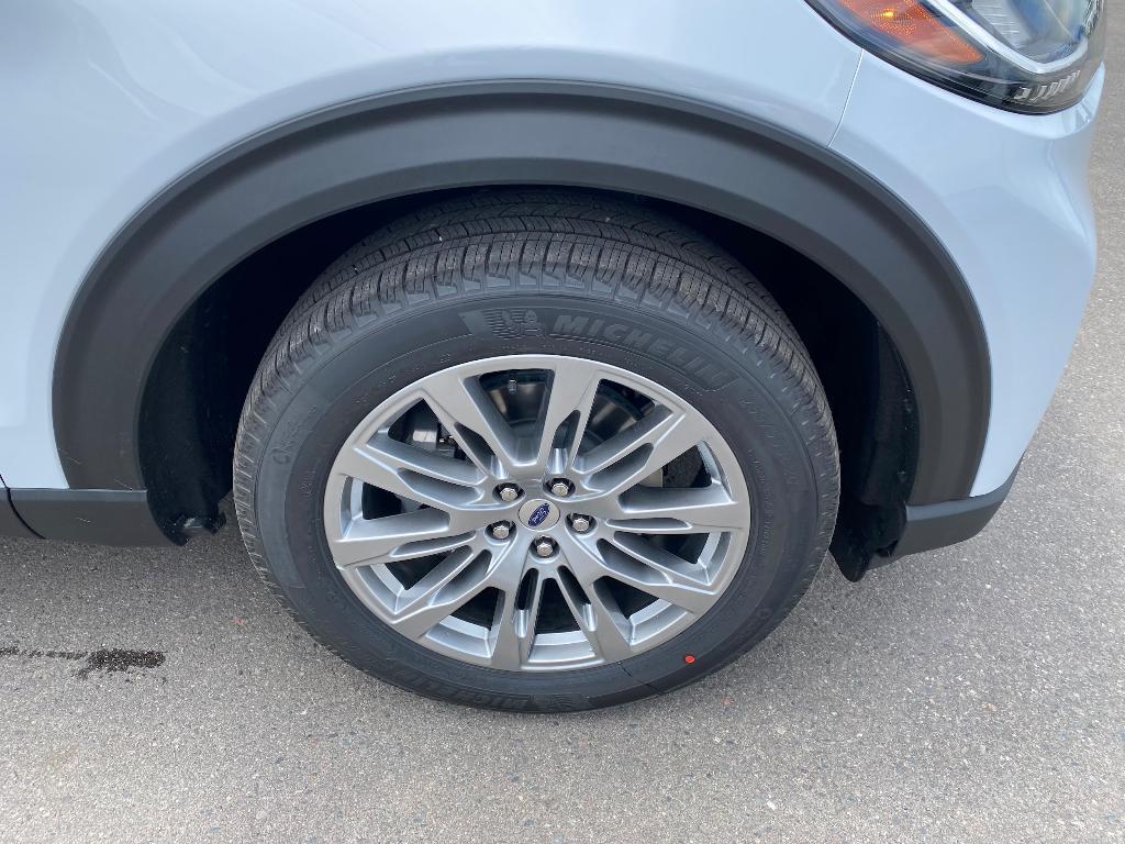 new 2025 Ford Explorer car, priced at $45,414