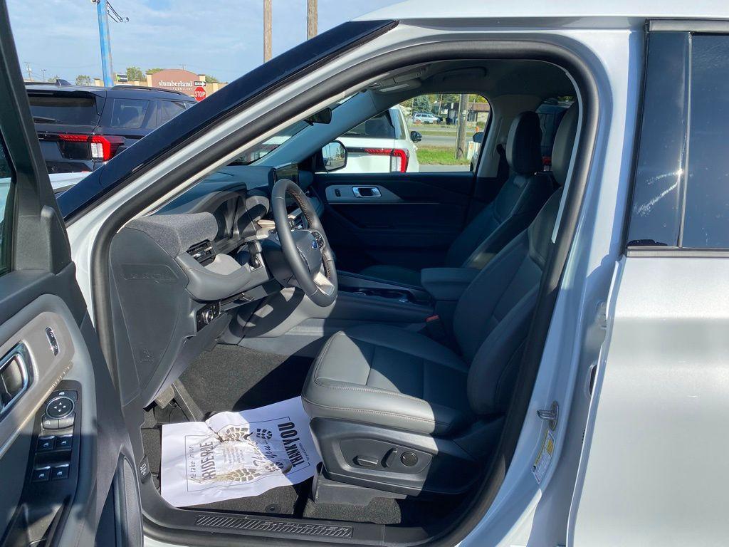 new 2025 Ford Explorer car, priced at $44,978