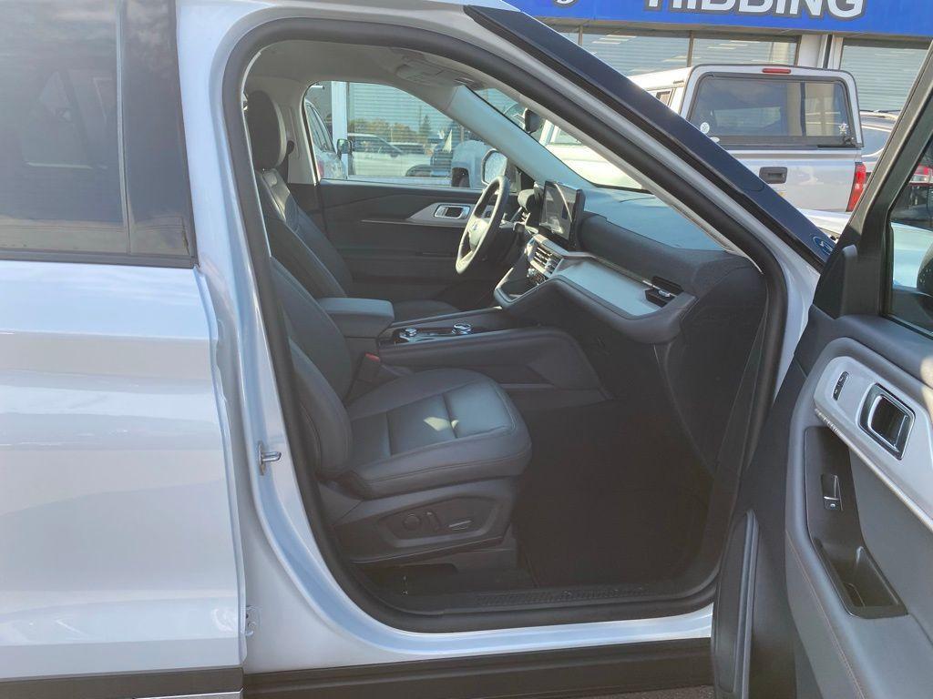 new 2025 Ford Explorer car, priced at $44,978
