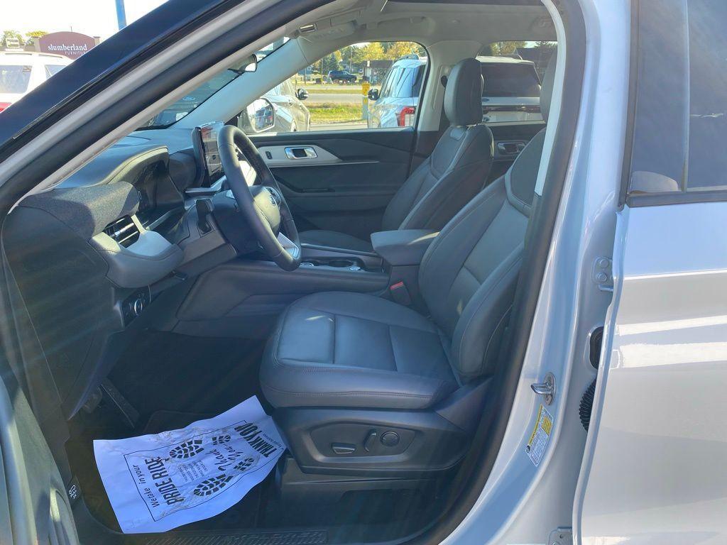 new 2025 Ford Explorer car, priced at $46,496