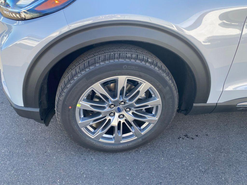 new 2025 Ford Explorer car, priced at $46,496