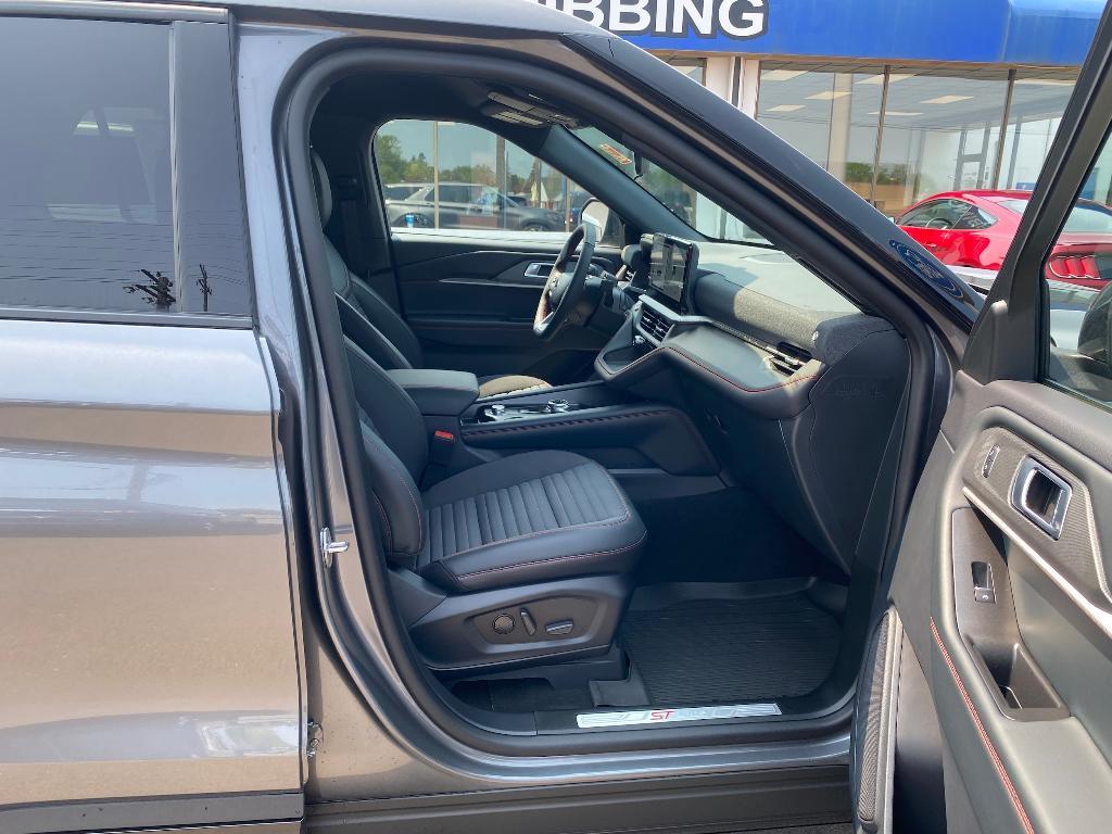 new 2025 Ford Explorer car, priced at $44,983