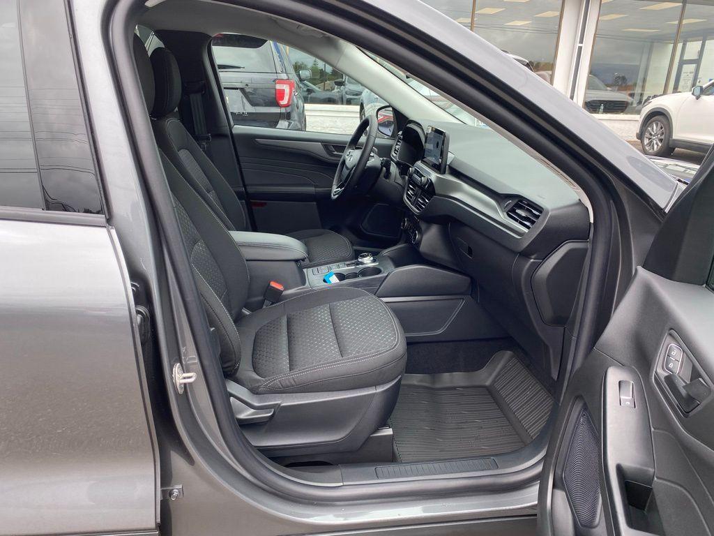 new 2025 Ford Escape car, priced at $29,995