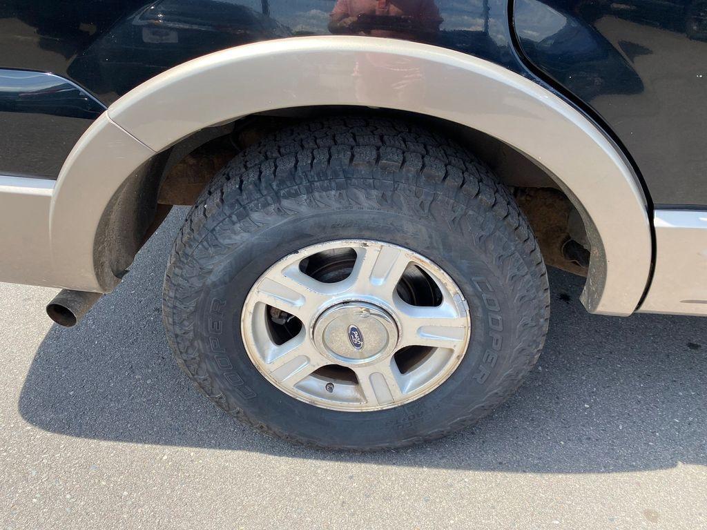 used 2004 Ford Expedition car, priced at $3,980