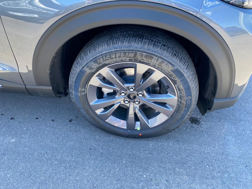 new 2025 Ford Explorer car, priced at $45,112