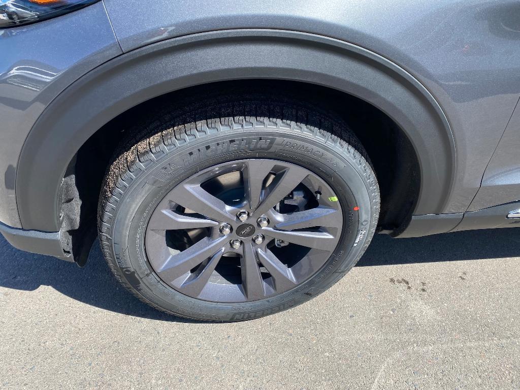 new 2025 Ford Explorer car, priced at $45,112