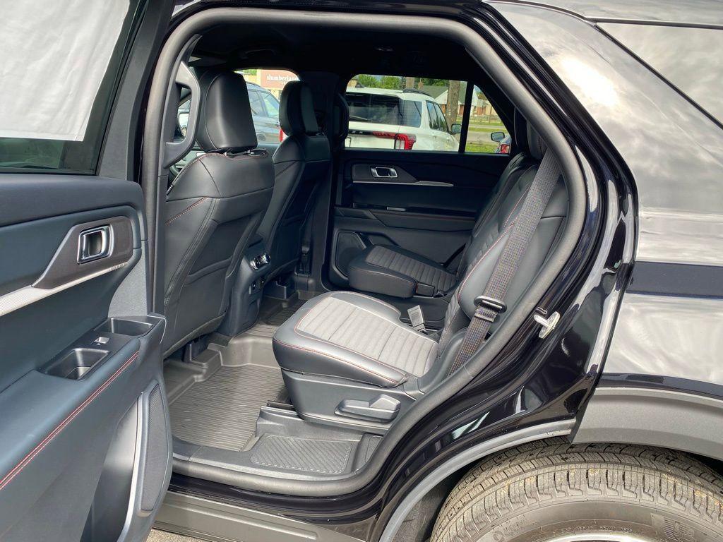 new 2025 Ford Explorer car, priced at $48,280