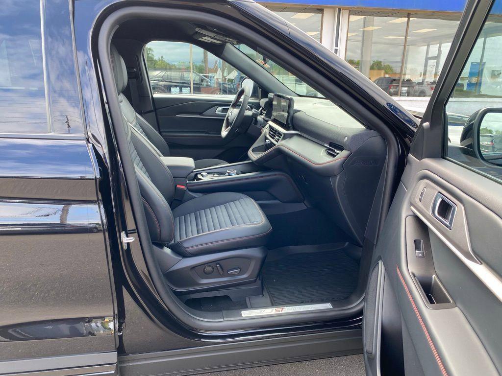 new 2025 Ford Explorer car, priced at $48,280