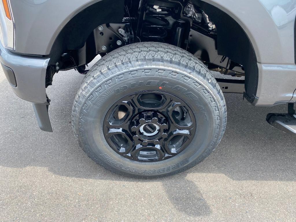 new 2025 Ford F-350 car, priced at $55,957