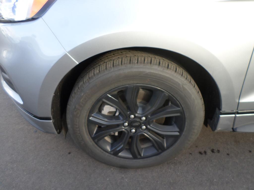 new 2024 Ford Edge car, priced at $39,978