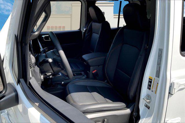 new 2025 Jeep Gladiator car, priced at $43,125